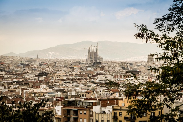 Santuarios, monasterios, Sagrada Familia: (Barcelona, Montserrat)