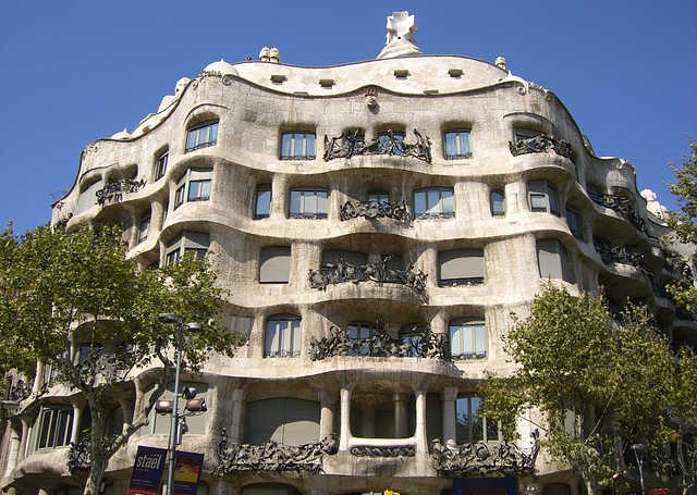 Santuarios, monasterios, Sagrada Familia: (Barcelona, Montserrat)