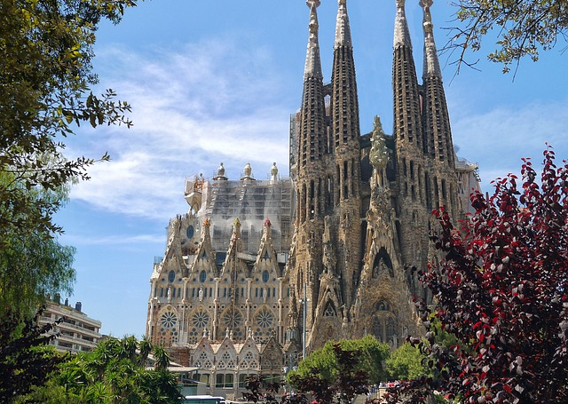 Santuarios, monasterios, Sagrada Familia: (Barcelona, Montserrat)